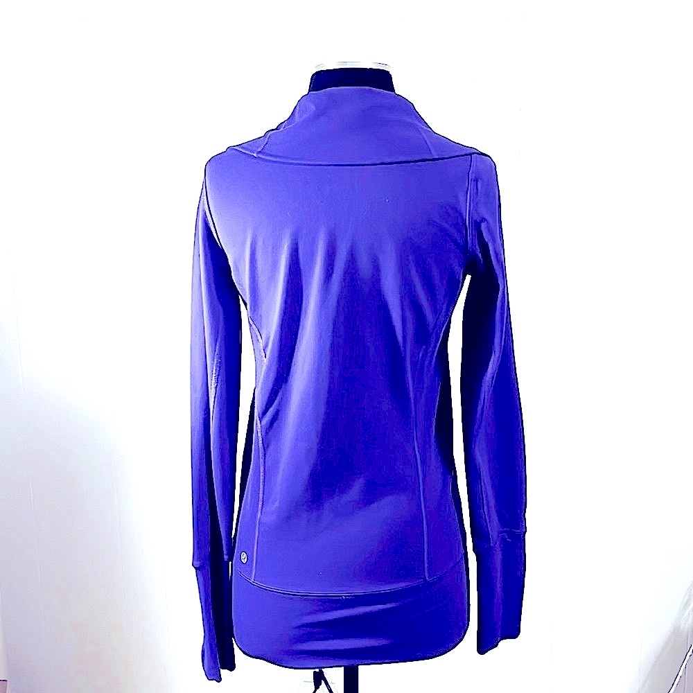 ⭐️Lululemon size 4 stride jacket. Like new mint condition - Picture 4 of 5